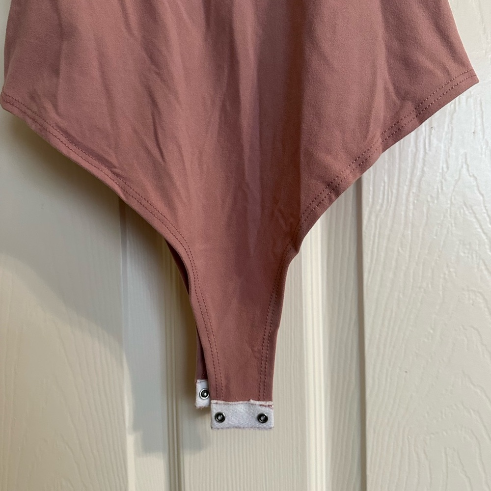 Luxe dusty pink bodysuit with floral accents. NWT - Picture 6 of 9